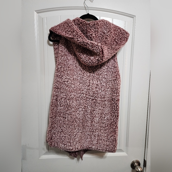 Sherpa Vest with Hoodie - Picture 7 of 8